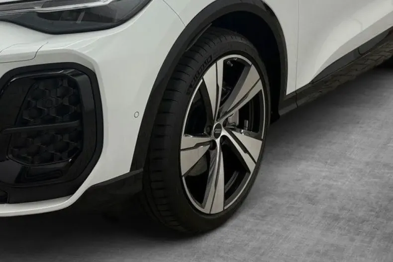 Audi Q5 din 2025 cu 8.999 km - oferta AUD161894 - foto 4