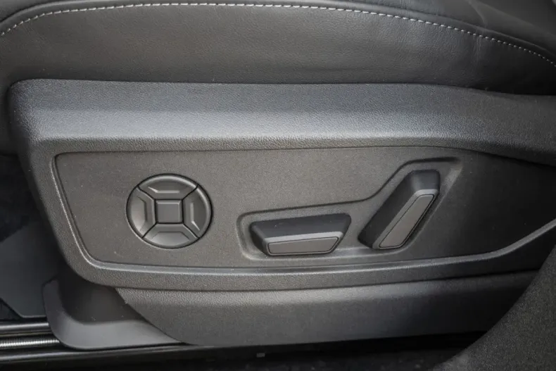 Audi Q5 din 2025 cu 17.000 km - oferta AUD161900 - foto 18