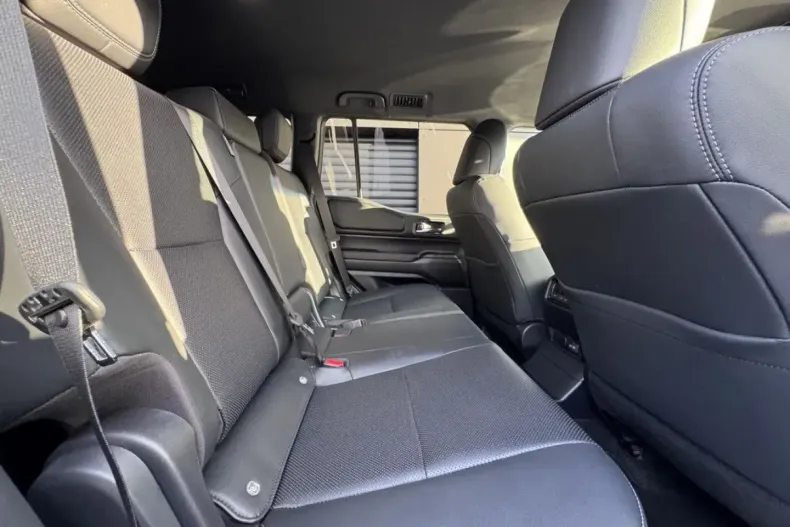 Toyota Land Cruiser din 2025 cu 11.000 km - oferta TOY161942 - foto 18