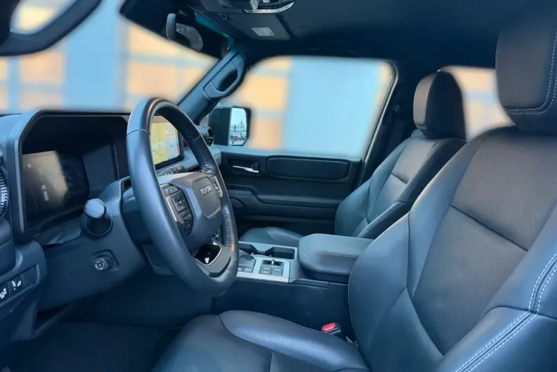 Toyota Land Cruiser din 2024 cu 35.800 km - oferta TOY161943 - foto 8