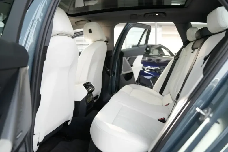 BMW 520 din 2024 cu 22.600 km - oferta BMW162004 - foto 23