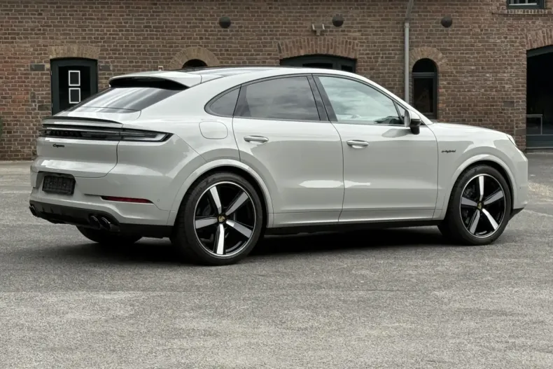 Porsche Cayenne din 2023 cu 4.950 km - oferta POR162069 - foto 1