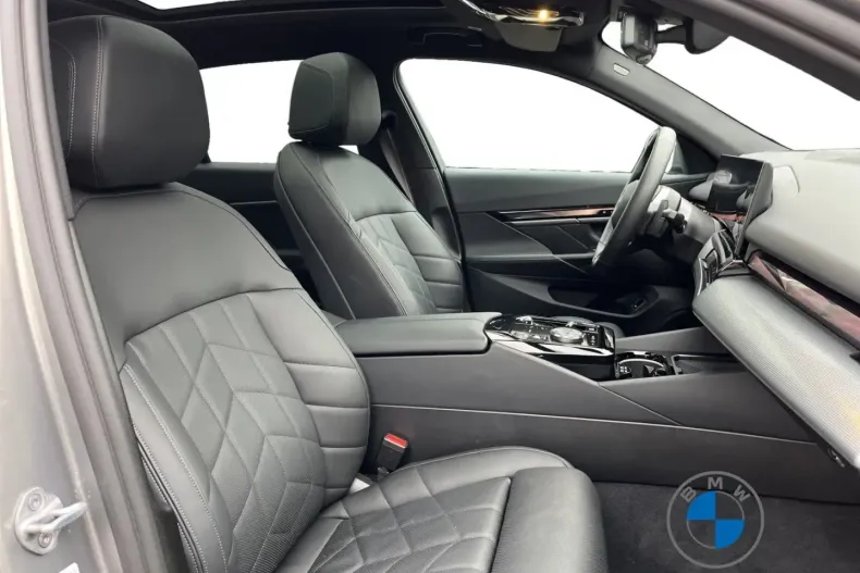 BMW 550 din 2024 cu 45.605 km - oferta BMW162081 - foto 10