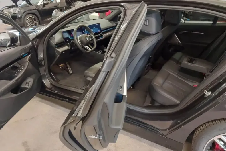 BMW 540 din 2025 cu 27.747 km - oferta BMW162083 - foto 6