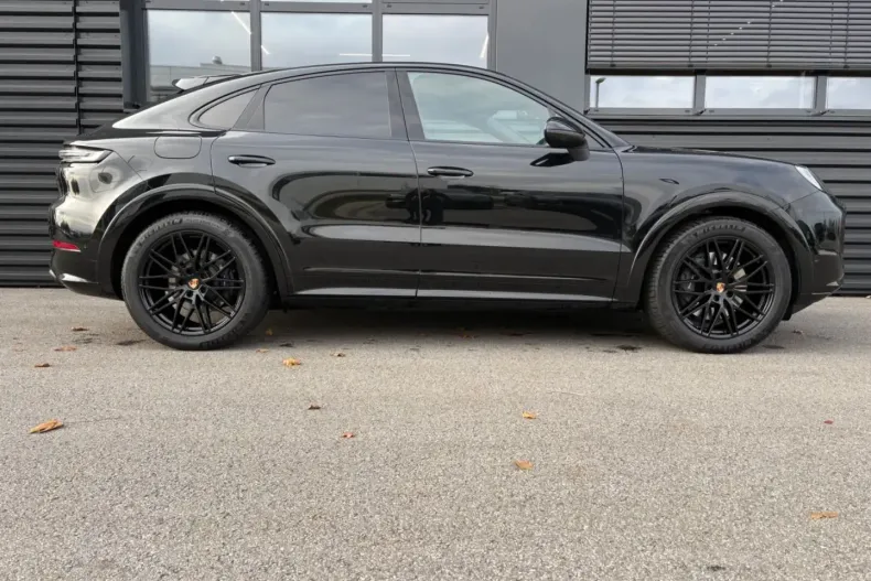 Porsche Cayenne din 2024 cu 25.700 km - oferta POR162086 - foto 1