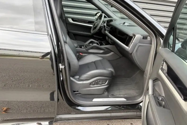 Porsche Cayenne din 2024 cu 25.700 km - oferta POR162086 - foto 14