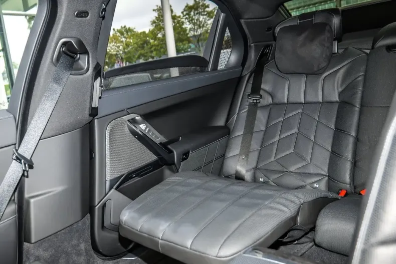 BMW 750 din 2024 cu 49.825 km - oferta BMW162090 - foto 13