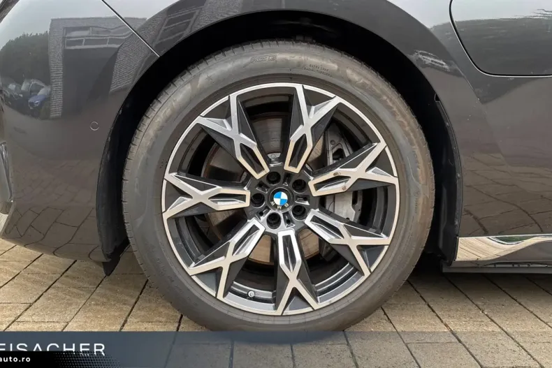 BMW 750 din 2024 cu 4.487 km - oferta BMW162092 - foto 3
