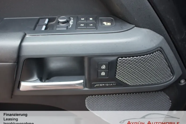 Land Rover Defender din 2022 cu 44.976 km - oferta LAN162114 - foto 18