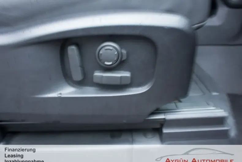 Land Rover Defender din 2022 cu 44.976 km - oferta LAN162114 - foto 21