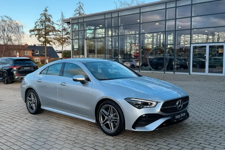 Mercedes-Benz CLA 200 din 2024 cu 10.978 km - oferta MER162124 - foto 1