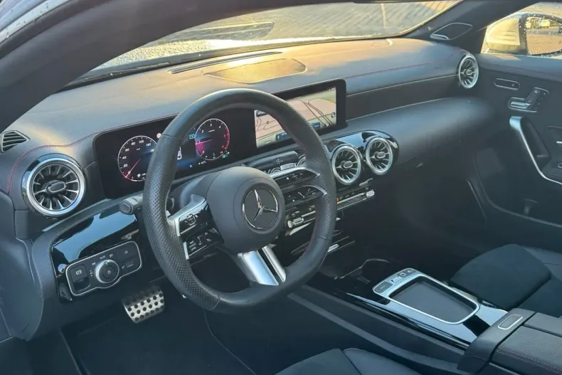 Mercedes-Benz CLA 200 din 2024 cu 10.978 km - oferta MER162124 - foto 8