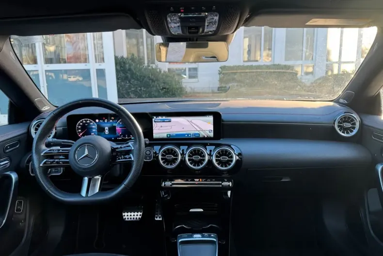 Mercedes-Benz CLA 200 din 2024 cu 10.978 km - oferta MER162124 - foto 10