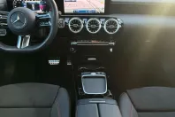 Mercedes-Benz CLA 200 din 2024 cu 10.978 km - oferta MER162124 - foto 14