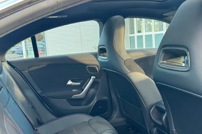 Mercedes-Benz CLA 200 din 2024 cu 10.978 km - oferta MER162124 - foto 17