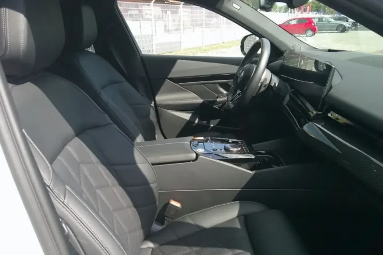 BMW 520 din 2025 cu 15.600 km - oferta BMW162131 - foto 4