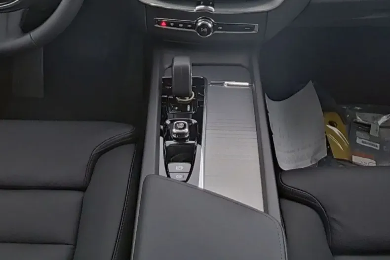 Volvo XC60 din 2025 cu 26.386 km - oferta VOL162169 - foto 6