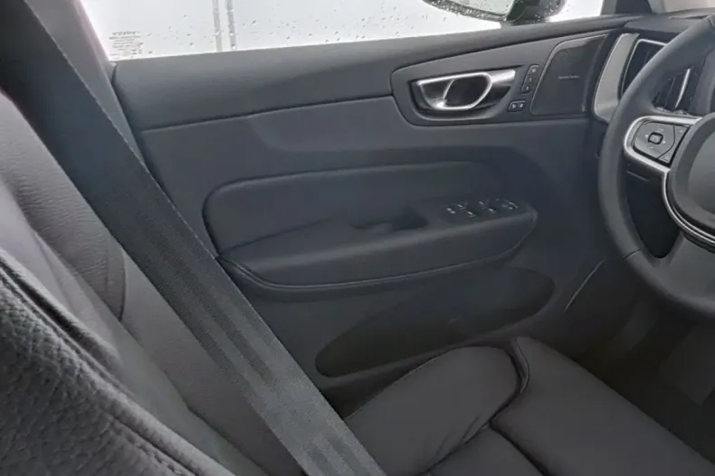 Volvo XC60 din 2025 cu 26.386 km - oferta VOL162169 - foto 12