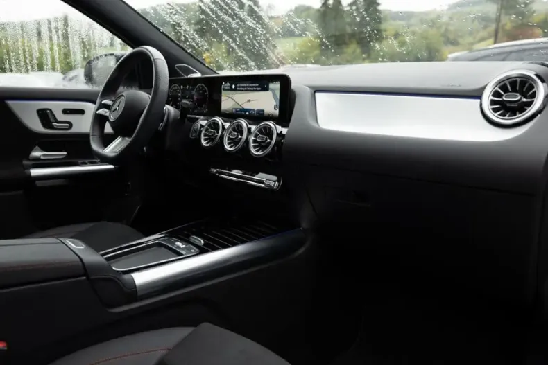 Mercedes-Benz GLA 220 din 2024 cu 15.074 km - oferta MER162176 - foto 2