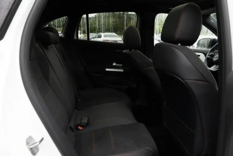 Mercedes-Benz GLA 220 din 2024 cu 15.074 km - oferta MER162176 - foto 4