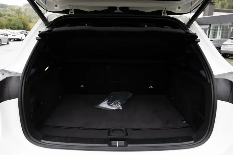 Mercedes-Benz GLA 220 din 2024 cu 15.074 km - oferta MER162176 - foto 6