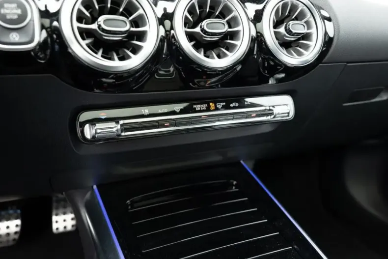 Mercedes-Benz GLA 220 din 2024 cu 15.074 km - oferta MER162176 - foto 14