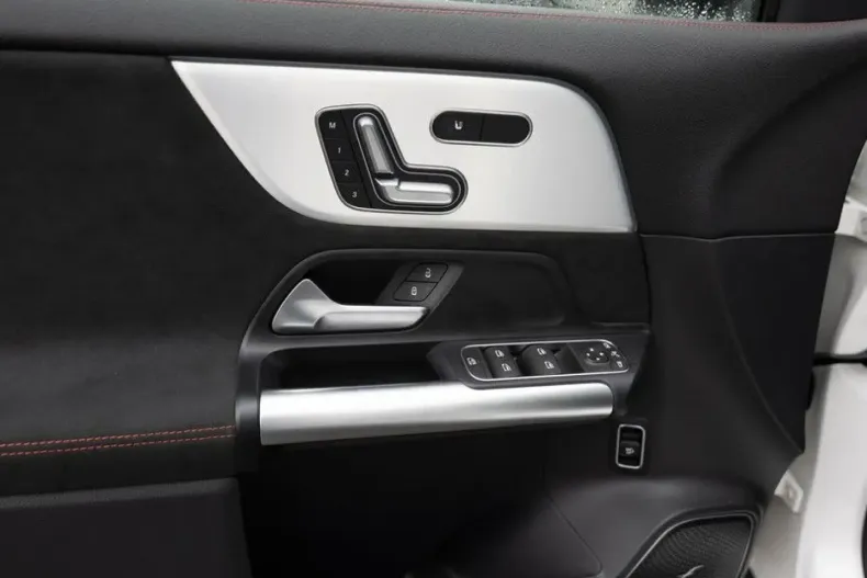 Mercedes-Benz GLA 220 din 2024 cu 15.074 km - oferta MER162176 - foto 21