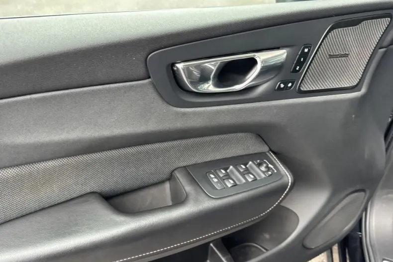 Volvo XC60 din 2022 cu 73.890 km - oferta VOL162213 - foto 8