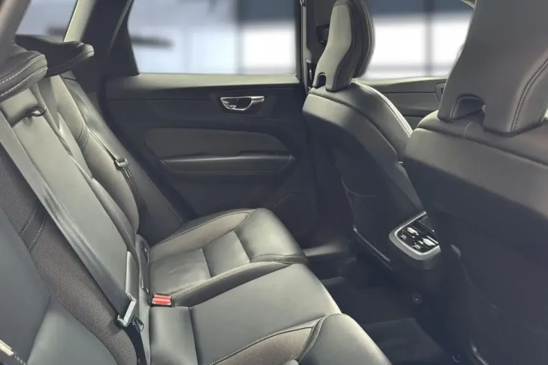 Volvo XC60 din 2022 cu 73.890 km - oferta VOL162213 - foto 18