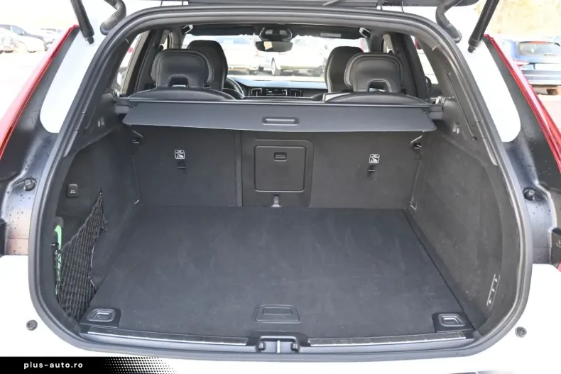 Volvo XC60 din 2022 cu 61.400 km - oferta VOL162214 - foto 6