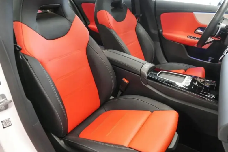 Mercedes-Benz CLA 220 din 2024 cu 13.323 km - oferta MER162216 - foto 6