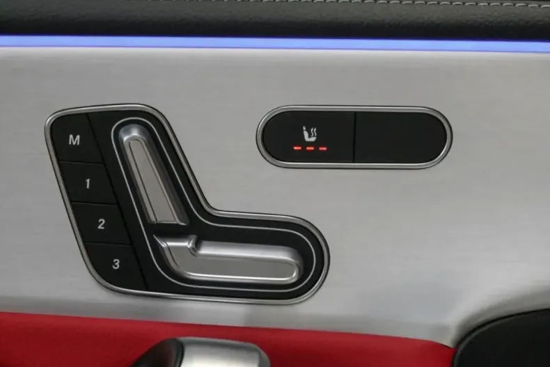 Mercedes-Benz CLA 220 din 2024 cu 13.323 km - oferta MER162216 - foto 13