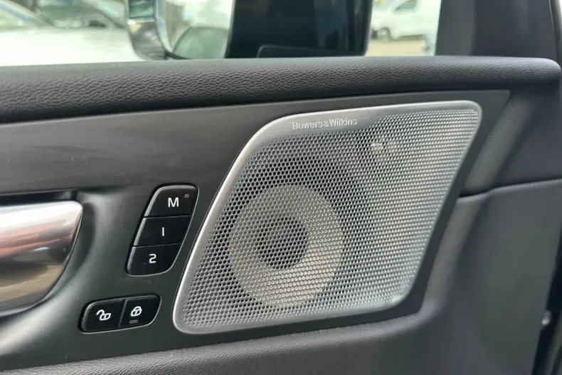 Volvo XC60 din 2022 cu 45.800 km - oferta VOL162229 - foto 9