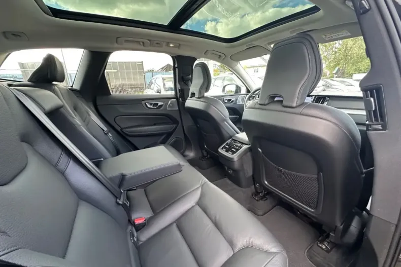 Volvo XC60 din 2022 cu 45.800 km - oferta VOL162229 - foto 22