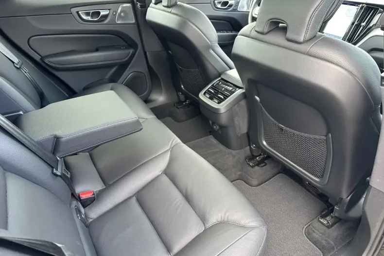 Volvo XC60 din 2022 cu 45.800 km - oferta VOL162229 - foto 23