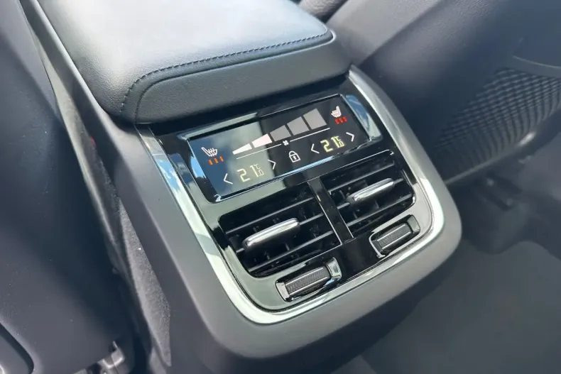 Volvo XC60 din 2022 cu 45.800 km - oferta VOL162229 - foto 24