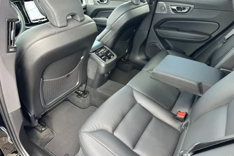 Volvo XC60 din 2022 cu 45.800 km - oferta VOL162229 - foto 25