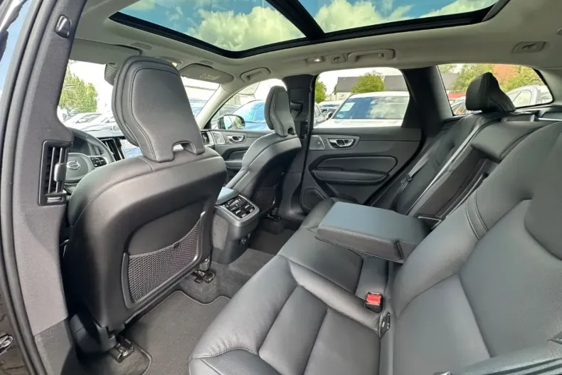 Volvo XC60 din 2022 cu 45.800 km - oferta VOL162229 - foto 26