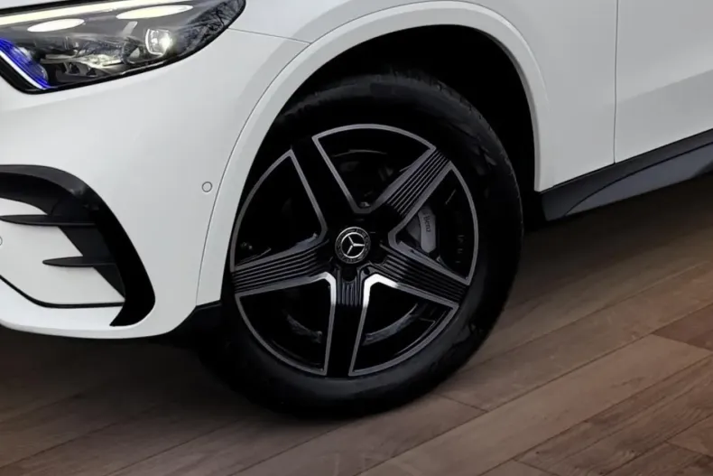 Mercedes-Benz GLC 400 din 2023 cu 30.866 km - oferta MER162287 - foto 3