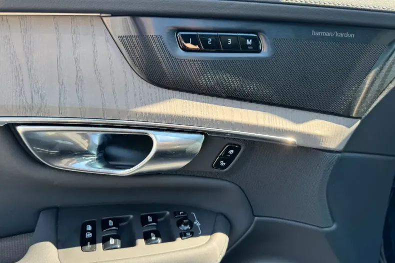 Volvo XC90 din 2024 cu 15.000 km - oferta VOL162295 - foto 18