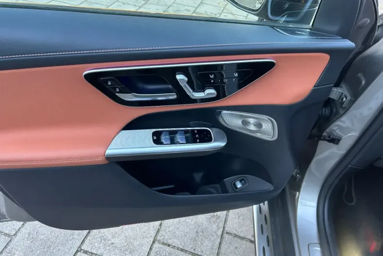 Mercedes-Benz GLC 300 din 2023 cu 57.200 km - oferta MER162306 - foto 19