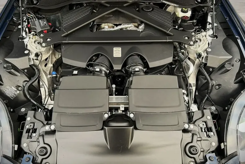 Aston Martin V8 Vantage din 2024 cu 10.000 km - oferta AST162309 - foto 41