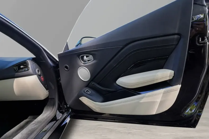 Aston Martin V8 Vantage din 2022 cu 5.138 km - oferta AST162311 - foto 20