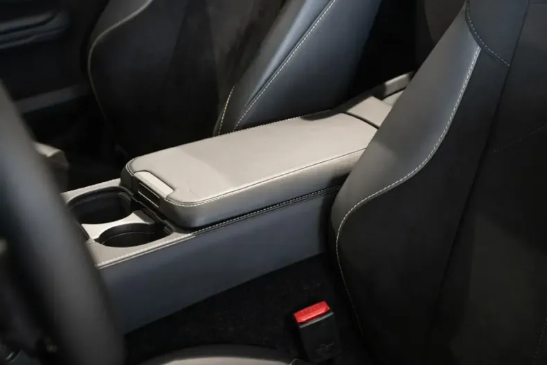 Aston Martin V8 Vantage din 2025 cu 4.902 km - oferta AST162336 - foto 30