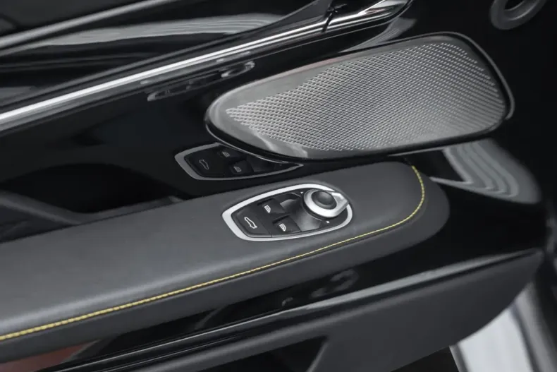 Aston Martin DB12 din 2025 cu 6.000 km - oferta AST162337 - foto 40