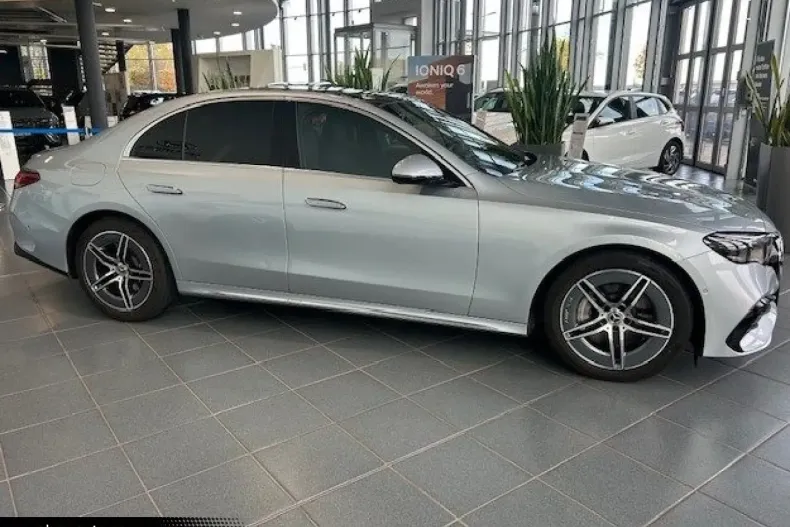 Mercedes-Benz E 450 din 2024 cu 11.815 km - oferta MER162349 - foto 3