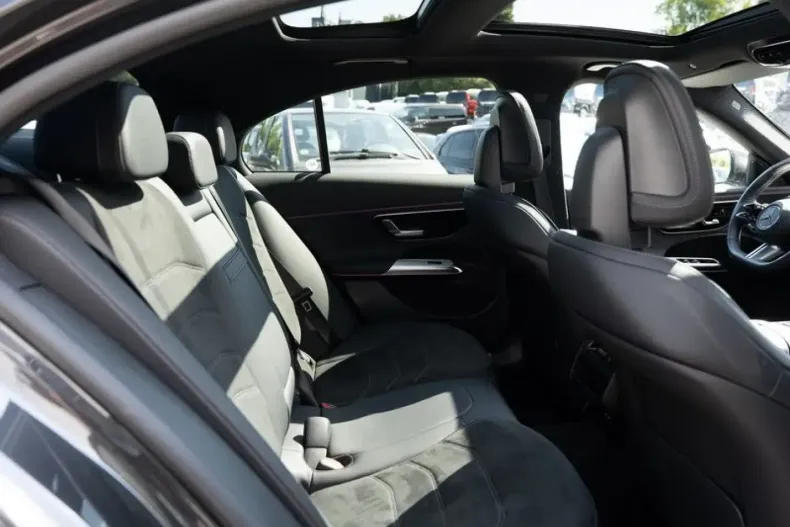 Mercedes-Benz E 450 din 2024 cu 19.329 km - oferta MER162351 - foto 4