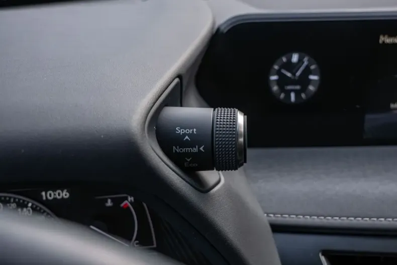 Lexus UX din 2021 cu 52.922 km - oferta LEX162354 - foto 31