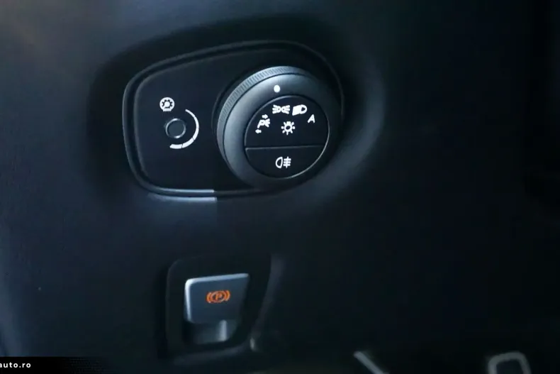 Aston Martin V8 Vantage din 2021 cu 50.415 km - oferta AST162401 - foto 35