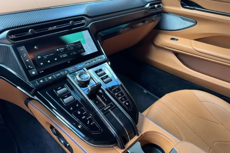 Aston Martin V8 Vantage din 2024 cu 4.500 km - oferta AST162404 - foto 18